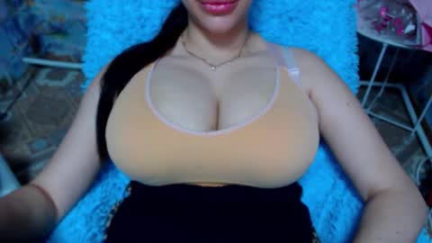 seu_cute online show from November 15, 2025, 12:56 pm