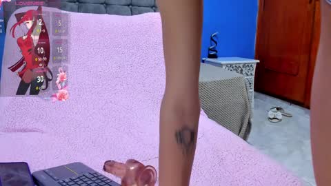 Snapshot of sexfenix_ chatting on February 19, 2025, 4:55 am karen and camilo online show from February 19, 2025, 4:55 am