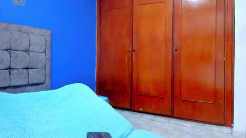 Snapshot of sexfenix_ chatting on February 26, 2025, 7:42 am karen and camilo online show from February 26, 2025, 7:42 am