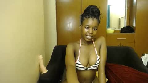 Snapshot of sexie_desire chatting on February 16, 2026, 8:05 pm Mari online show from February 16, 2026, 8:05 pm