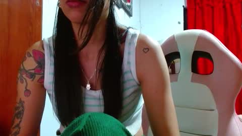 sexmilkdirty online show from December 18, 2025, 11:44 pm