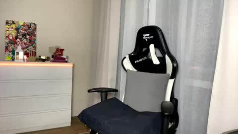 My name is Mia whats yours online show from February 11, 2025, 10:39 pm