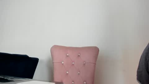 SARA    online show from October 5, 2025, 10:07 pm