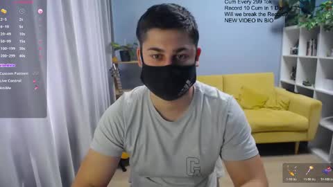 Snapshot of sexxxdickbig chatting on May 6, 2026, 7:24 am Tommy online show from May 6, 2026, 7:24 am