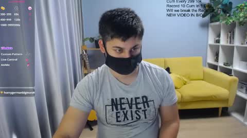 Snapshot of sexxxdickbig chatting on May 7, 2026, 7:36 am Tommy online show from May 7, 2026, 7:36 am