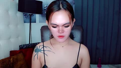 Snapshot of sexxxy_caroline chatting on December 17, 2024, 10:01 am sexxxy_caroline online show from December 17, 2024, 10:01 am
