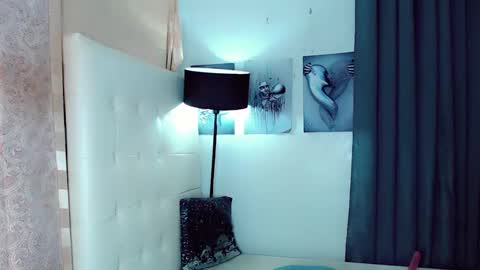 Snapshot of sexxxy_caroline chatting on February 1, 2025, 11:10 am sexxxy_caroline online show from February 1, 2025, 11:10 am