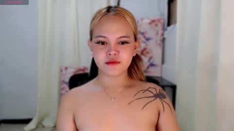 Snapshot of sexxxy_caroline chatting on May 4, 2026, 9:49 am sexxxy_caroline online show from May 4, 2026, 9:49 am
