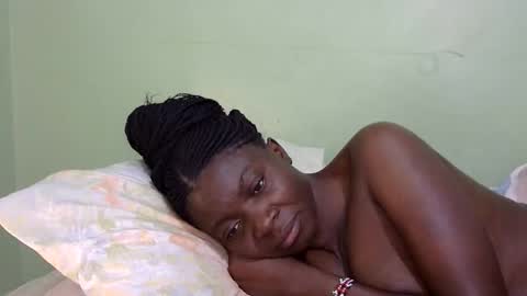 Snapshot of sexxymelanin73 chatting on November 5, 2025, 1:05 am Sexy Boobs online show from November 5, 2025, 1:05 am