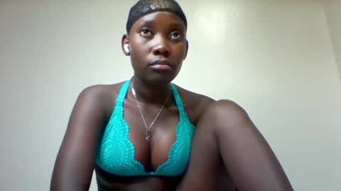 sexxyvajaina online show from December 2, 2024, 11:40 pm