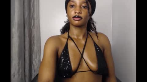 Snapshot of sexy_bitchgirl chatting on January 15, 2026, 6:18 am Sexy bitchgirl online show from January 15, 2026, 6:18 am