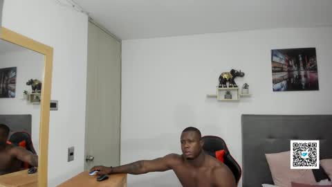 Snapshot of sexy_blackman chatting on February 6, 2025, 12:59 pm sexy blackman online show from February 6, 2025, 12:59 pm