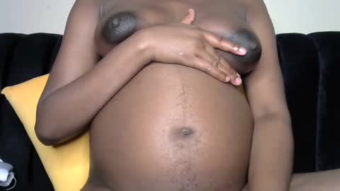 Snapshot of sexy_couple412048 chatting on December 28, 2024, 9:51 pm obed and immy online show from December 28, 2024, 9:51 pm