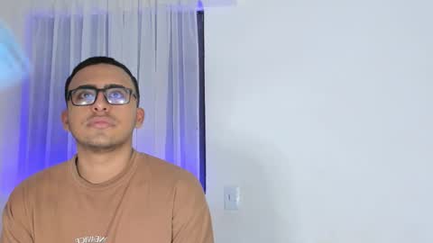 Snapshot of sexy_couple_xx1 chatting on October 23, 2025, 10:14 am sexy_couple_xx1 online show from October 23, 2025, 10:14 am