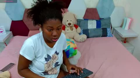 sexy_duo_girl online show from June 5, 2026, 6:52 am