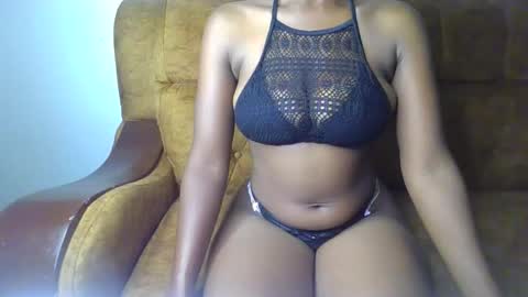 Snapshot of sexy_ellahh chatting on May 19, 2026, 12:27 am Ellahh online show from May 19, 2026, 12:27 am