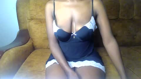 Snapshot of sexy_ellahh chatting on June 30, 2026, 1:06 am Ellahh online show from June 30, 2026, 1:06 am