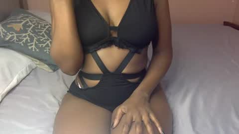 Snapshot of sexy_ellahh chatting on July 6, 2026, 7:27 pm Ellahh online show from July 6, 2026, 7:27 pm
