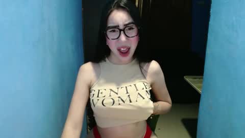 Snapshot of sexy_emily92 chatting on March 28, 2026, 6:46 am sexy_emily92 online show from March 28, 2026, 6:46 am