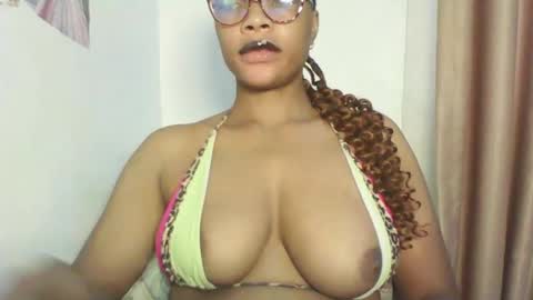 Sexy kitty881 online show from January 12, 2026, 1:27 pm