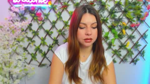 Lily online show from November 23, 2025, 4:01 am