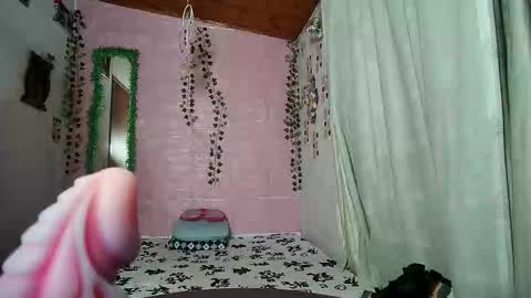 Snapshot of sexy_lolas chatting on March 2, 2026, 7:15 am sexy lolas online show from March 2, 2026, 7:15 am