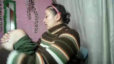 Snapshot of sexy_lolas chatting on March 5, 2026, 5:58 am sexy lolas online show from March 5, 2026, 5:58 am