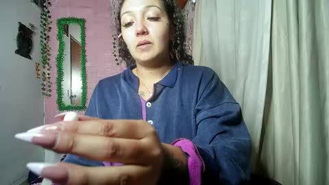 Snapshot of sexy_lolas chatting on June 7, 2026, 5:11 am sexy lolas online show from June 7, 2026, 5:11 am