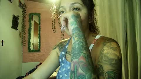 Snapshot of sexy_lolas chatting on June 11, 2026, 1:05 am sexy lolas online show from June 11, 2026, 1:05 am