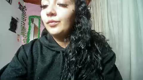 Snapshot of sexy_lolas chatting on July 7, 2026, 6:47 am sexy lolas online show from July 7, 2026, 6:47 am