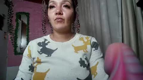 Snapshot of sexy_lolas chatting on July 14, 2026, 2:05 am sexy lolas online show from July 14, 2026, 2:05 am