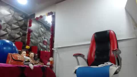 MARIPOSA online show from November 4, 2025, 12:15 pm