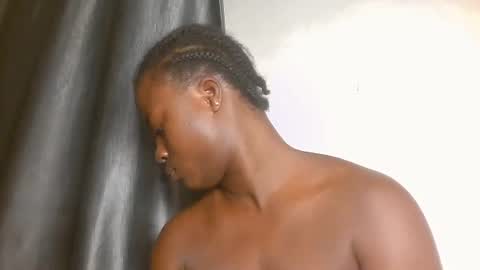 Snapshot of sexy_petitqueen chatting on March 2, 2026, 3:52 am sexy_petitqueen online show from March 2, 2026, 3:52 am