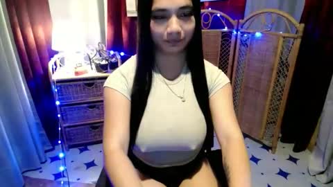Snapshot of sexy_pussy143 chatting on May 7, 2026, 5:07 pm angela online show from May 7, 2026, 5:07 pm