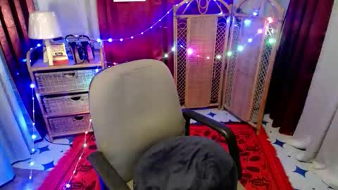 Snapshot of sexy_pussy143 chatting on May 14, 2026, 7:26 am angela online show from May 14, 2026, 7:26 am