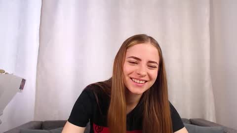 Snapshot of sexy_sansa chatting on November 8, 2025, 7:08 am Alina online show from November 8, 2025, 7:08 am