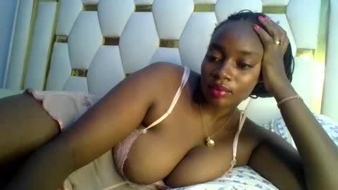 Snapshot of sexy_siera chatting on February 24, 2025, 11:10 am laura online show from February 24, 2025, 11:10 am