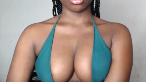 Snapshot of sexy_sinaha chatting on October 19, 2025, 11:11 am naomi online show from October 19, 2025, 11:11 am