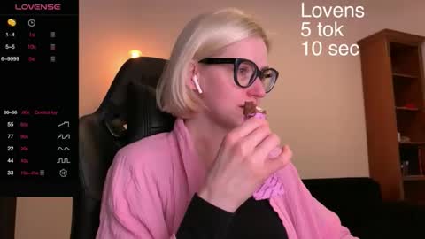 Sexy-Sweets online show from October 2, 2025, 8:05 pm