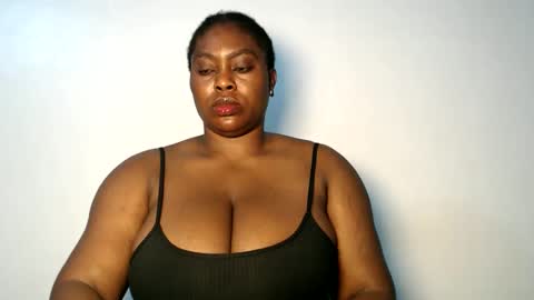 Luna online show from November 7, 2025, 2:00 am