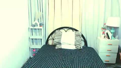 Snapshot of sexy_yllona chatting on August 4, 2026, 10:29 am sexy_yllona online show from August 4, 2026, 10:29 am