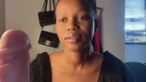 sexyasszeeee online show from May 6, 2026, 9:03 am