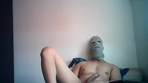 Snapshot of sexyatrevidoo chatting on December 29, 2024, 1:28 pm SesyMen online show from December 29, 2024, 1:28 pm