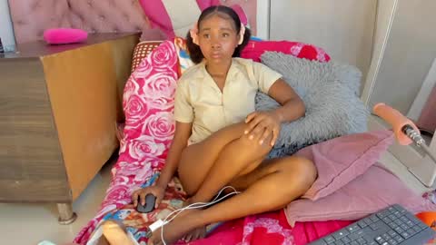 sofia online show from February 4, 2025, 5:21 am