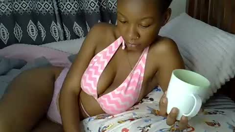 Snapshot of sexycarinah chatting on March 17, 2026, 10:57 pm Carinah online show from March 17, 2026, 10:57 pm