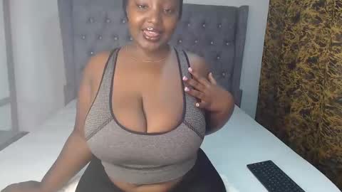 Snapshot of sexychocco_ chatting on January 3, 2025, 8:32 am sexychocco online show from January 3, 2025, 8:32 am
