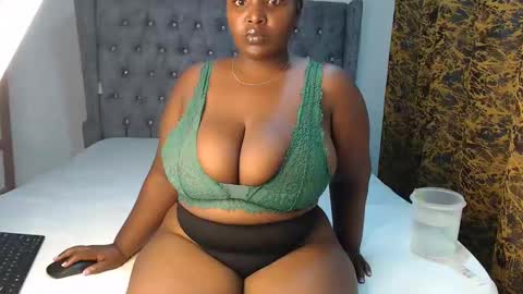 Snapshot of sexychocco_ chatting on January 18, 2025, 7:15 pm sexychocco online show from January 18, 2025, 7:15 pm