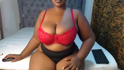 Snapshot of sexychocco_ chatting on January 19, 2025, 8:18 am sexychocco online show from January 19, 2025, 8:18 am