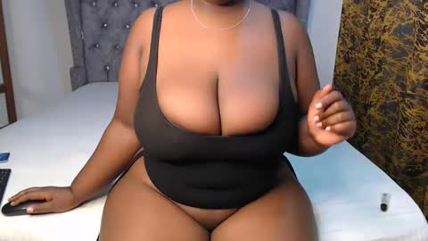 Snapshot of sexychocco_ chatting on February 4, 2025, 9:28 am sexychocco online show from February 4, 2025, 9:28 am
