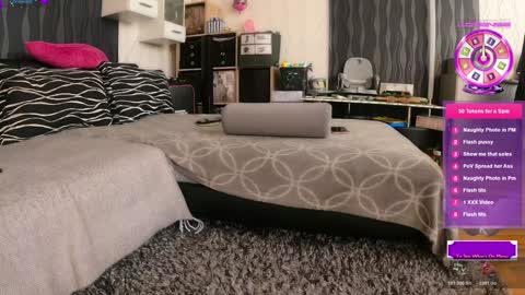 Snapshot of sexydea chatting on February 4, 2026, 12:44 pm XDA online show from February 4, 2026, 12:44 pm